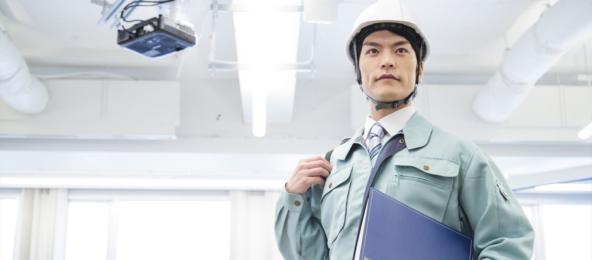作業着の男性スタッフ